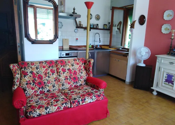 Il Semaforo A Due Passi Dal Centro Di ピエトラサンタ